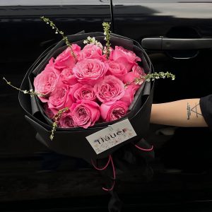 Bó Hoa Hồng Ecuado Giấy Đen