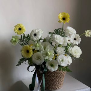 Giỏ Hoa Cát Tường Trắng Vàng