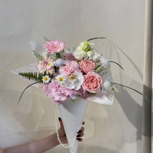 Giỏ Hoa Tươi Tone Hồng Trắng