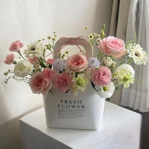 Giỏ Hoa Tone Trắng Hồng