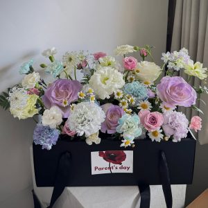 Hộp Hoa Tươi Tone Tím Xanh Trắng